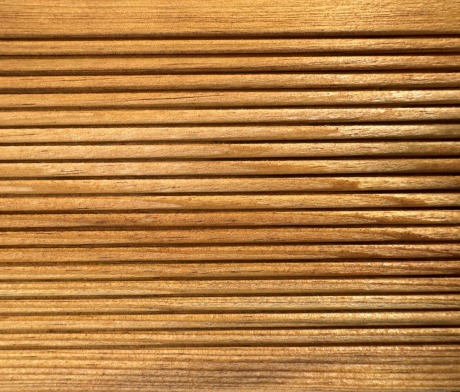 Giluminiu būdu impregnuota terasinė mediena